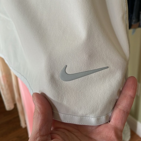 Nike Women's Flex Woven 15" Pure Platinum Golf Skort Size M - Picture 4 of 8